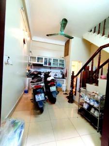 Bán Nhà 4 Tầng Tân Mai - Q. Hoàng Mai. Chính chủ nhờ bán nhanh hạ chào 200 triệu. Chỉ 2 tỷ 99
